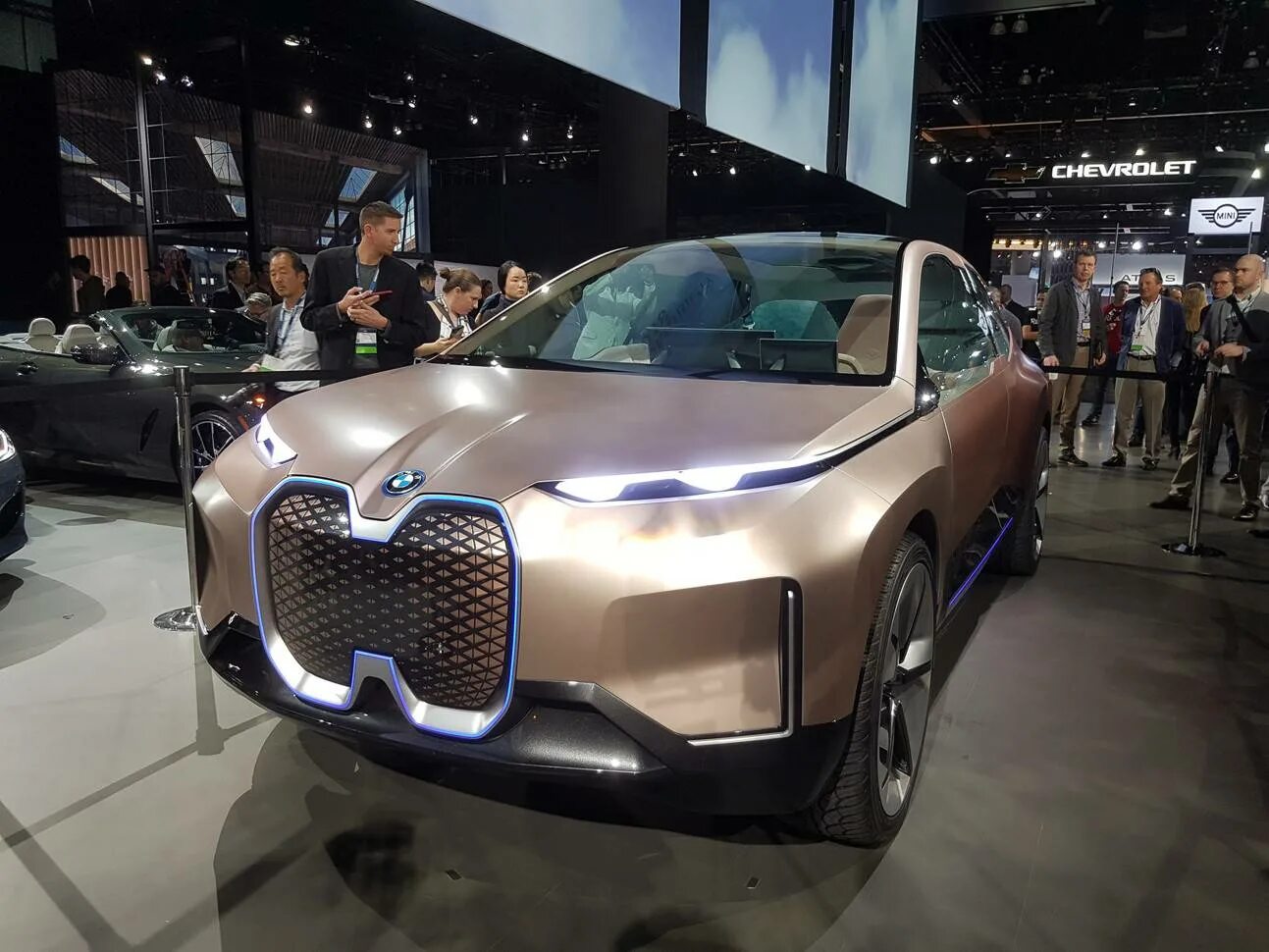 Новинки в машину. Новый БМВ INEXT модель. BMW новая модель 2021. Новые российские автомобили. Концепты российских автомобилей.