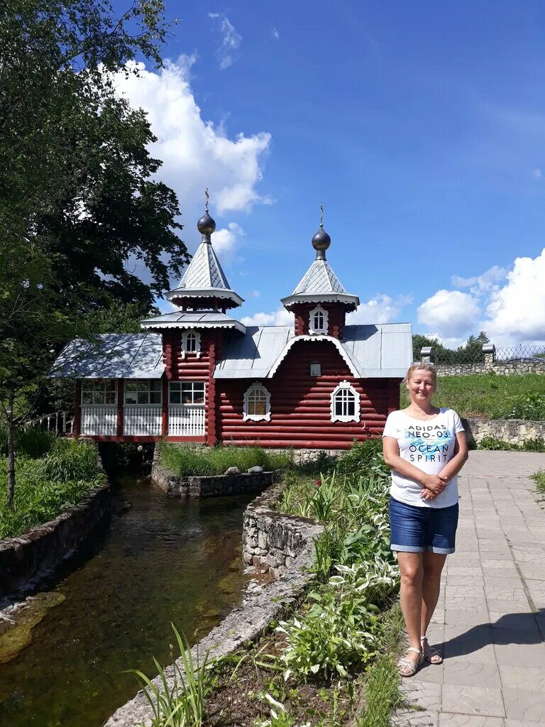 Источник Пантелеймона целителя Ленинградская область. Святой источник Пантелеймона целителя в Каложицах. Источник Пантелеймона целителя Ленинградская область Каложицы. Святой источник Пантелеймона целителя в Ленинградской области. Святой источник спб