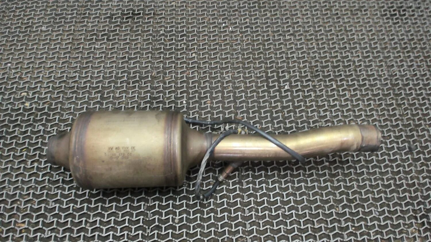 Катализатор пассат б6. Пламегаситель пассат б6 2. Passat b6 катализатор. Катализатор пассат б6 1. Катализатор vw passat b3.