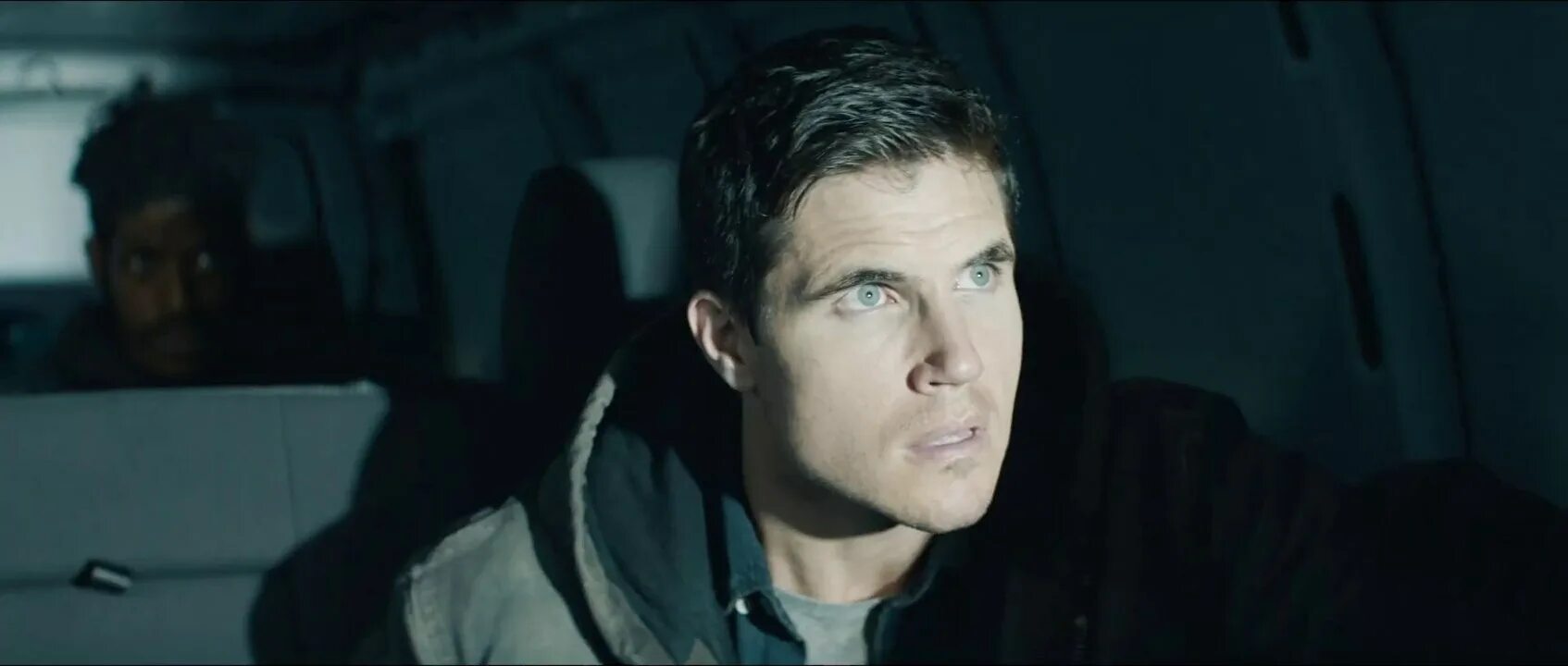 Код 8 полностью. Робби Амелл код 8. Код 8 Robbie Amell.