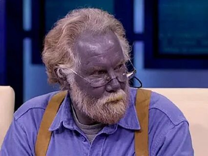 Мужчина стал синим