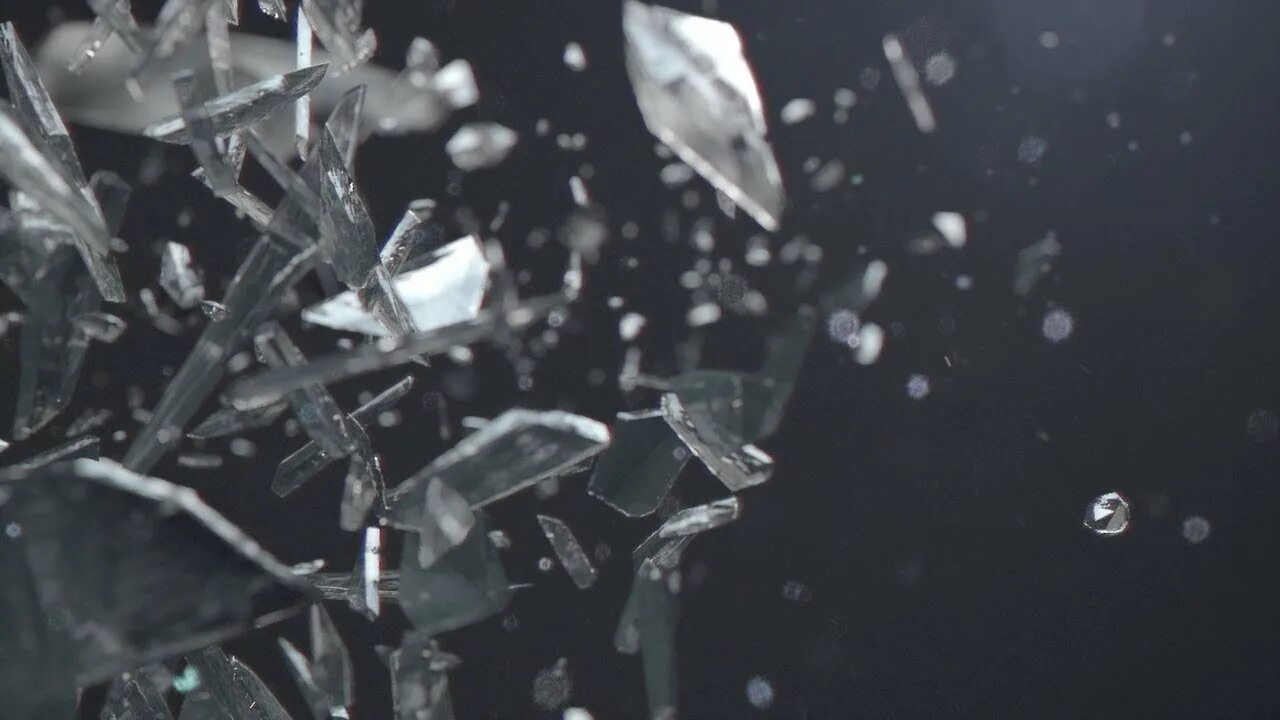 Разбивающееся стекло. Разбитое стекло. Разбитое стекло фон. Кусочки стекла. Разбитые куски стекла.