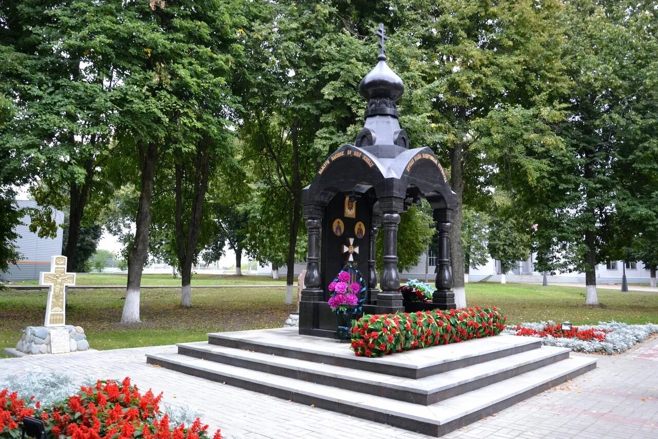 Парк победа памяти. Поныри Курск часовня. Памятник Поныри Курск. Мемориальный комплекс Курская дуга Поныри. Поныри Курская область памятник часовня.