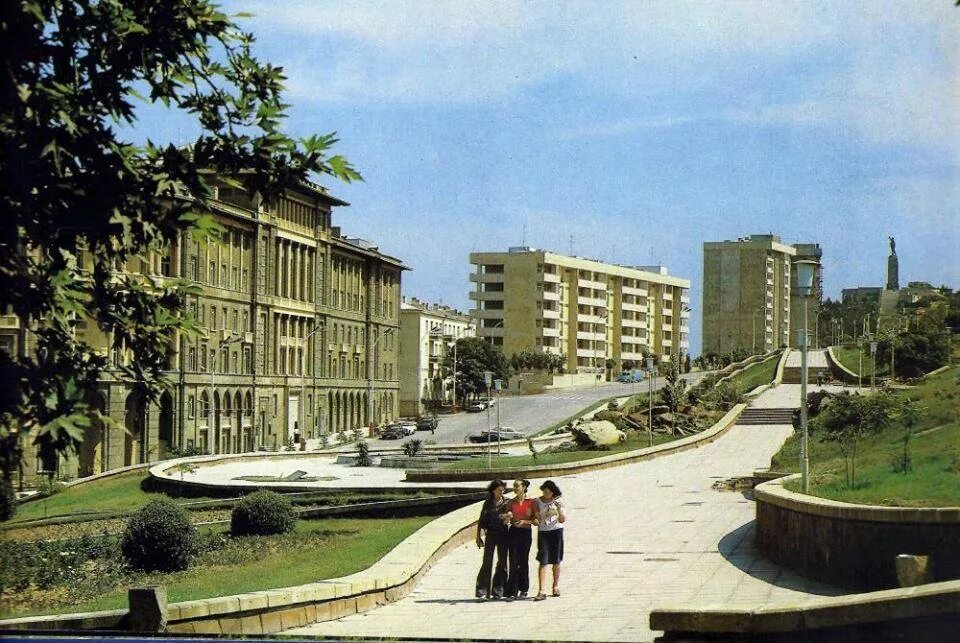 Сумгаит азербайджанской сср. Г.баку азербайджанской сср. баку ссср азербайджан. азербайджан сср столица. город баку 1975.
