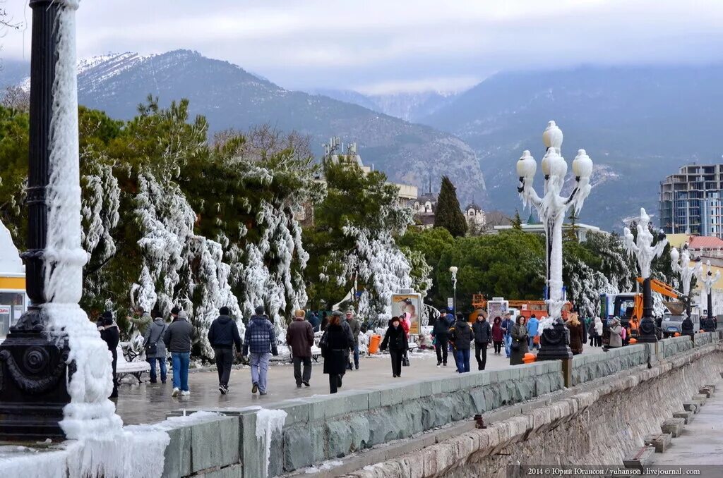 ялта на майские праздники. слухи ялты. город ялта 2021.