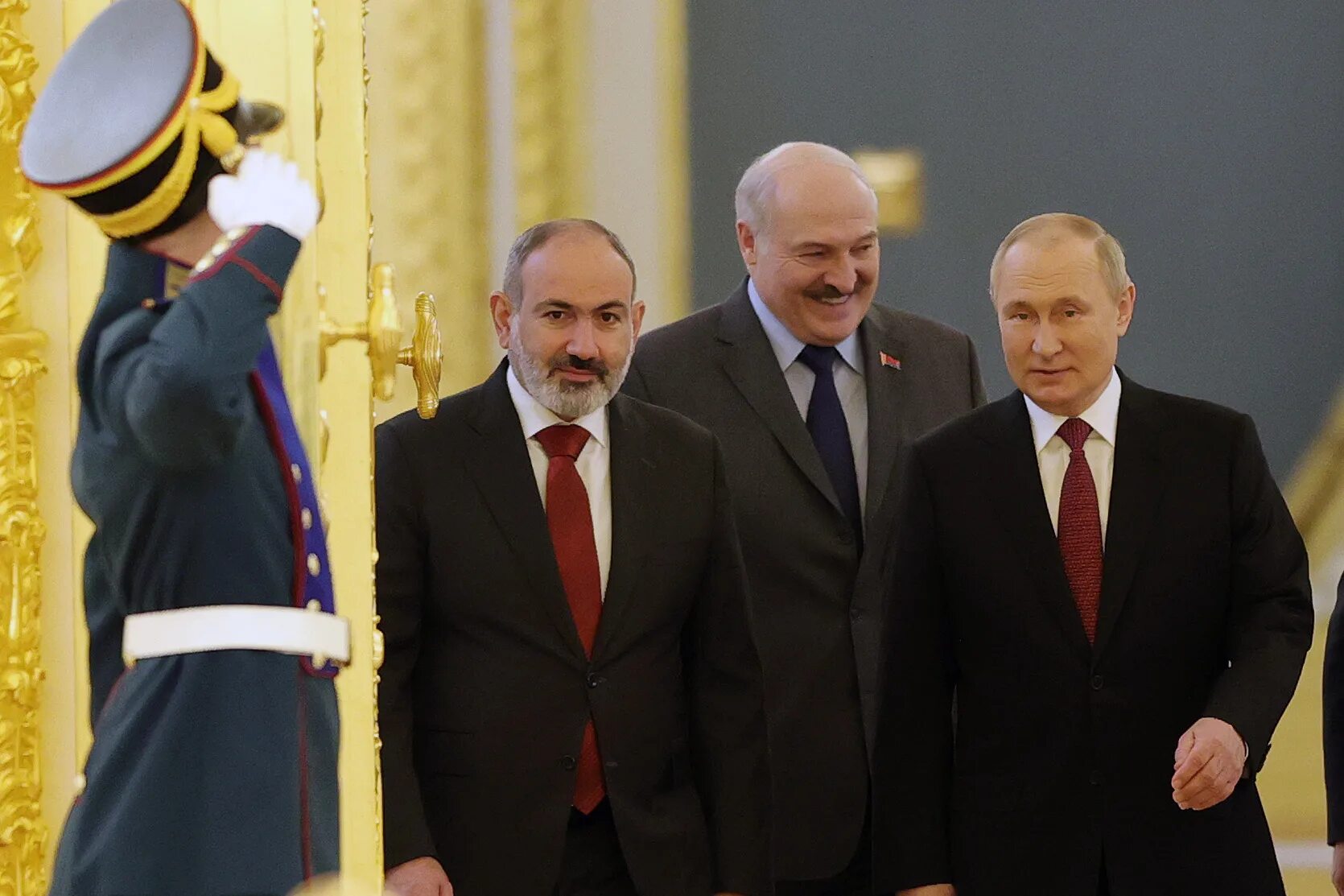 Встреча лидеров стран одкб. Пашинян в москве одкб 2025. пашинян одкб. лукашенко одкб. пашинян на саммите одкб.