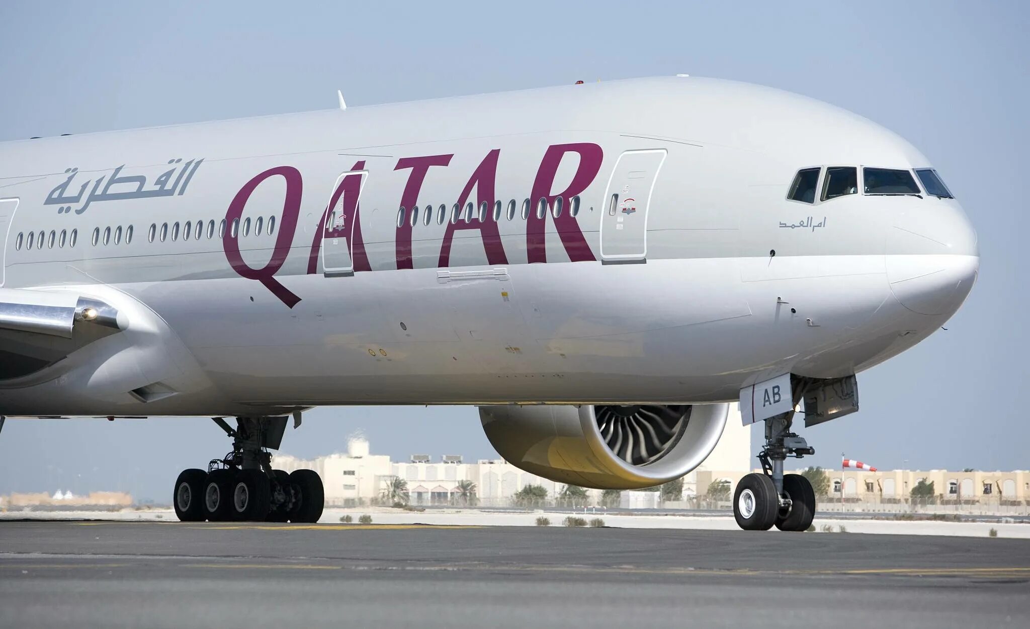Катар дав. Самолет Катар Эйрвейз. Авиакомпания Qatar Airways самолеты. Авиалайнеры Катар. Катар авиалинии самолеты.