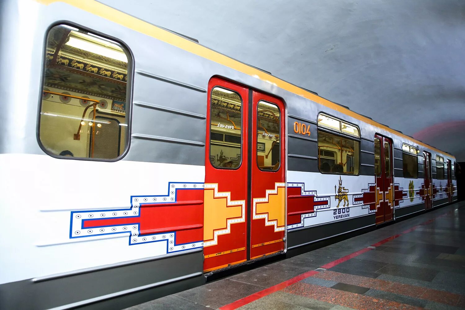 Армянское метро. Вагон метро еревана. ереван метрополитен. подвижной состав метро еревана. ереван метрополитен горцаранаин.