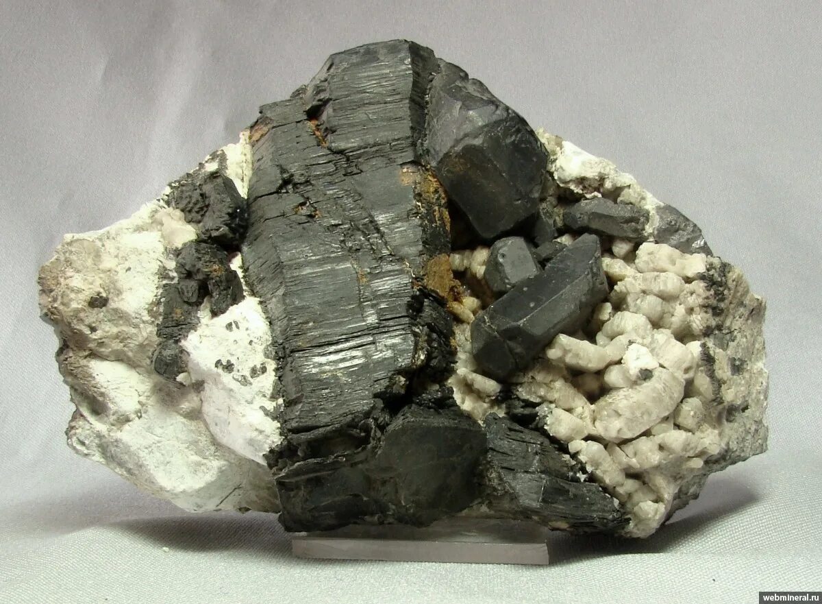 Ильменит титанистый железняк. Титановый минерал 5. Титан-циркониевые россыпи. Титан-циркониевые россыпи. P2o5 минерал.