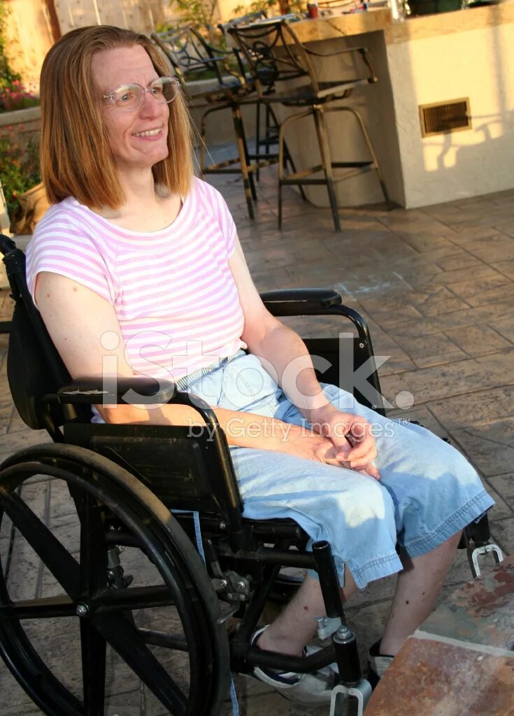 Инвалиды уроды. Мамы на инвалидных колясках. Инвалид ДЦП. Человек на коляске. Женщина инвалид на коляске.