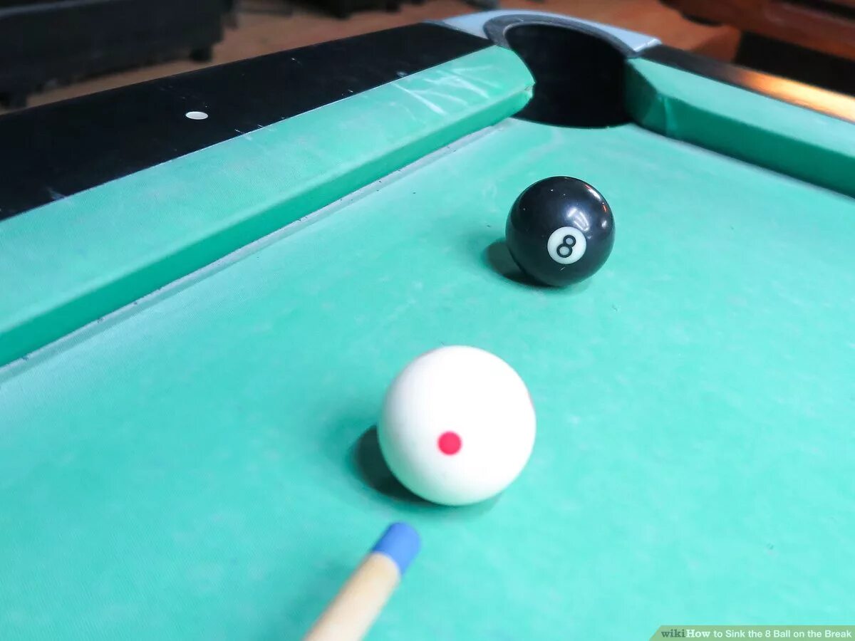 Игра с мячом в бассейне 9. Бильярд "8 Ball Pool". Американский бильярд лунка. Шар для бильярда 8. Биток в бильярде.