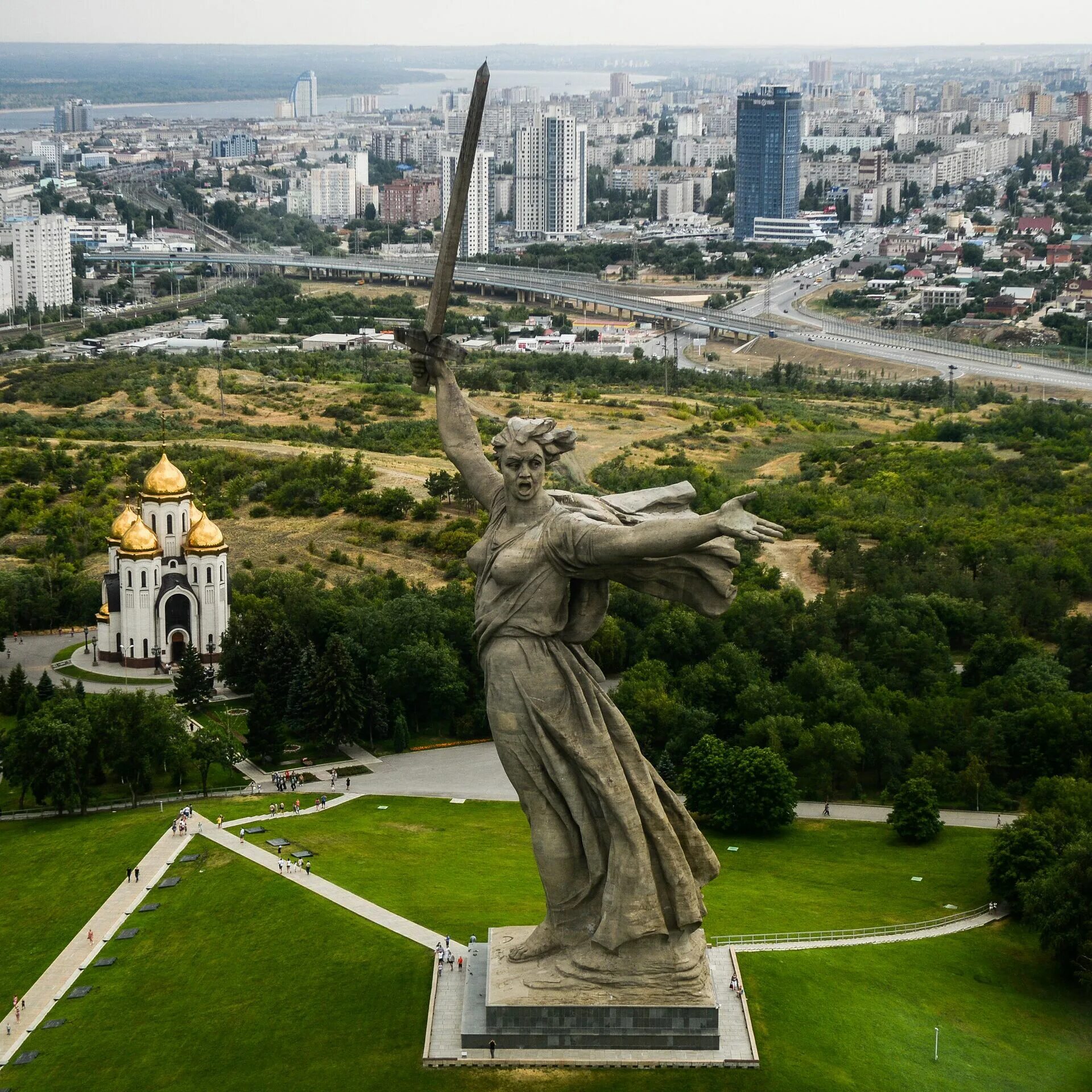 Родина мать москва. Мемориал Родина мать. Родина мать Минск. Мамаев Курган Родина мать. Памятник Родина-мать на Мамаевом Кургане.