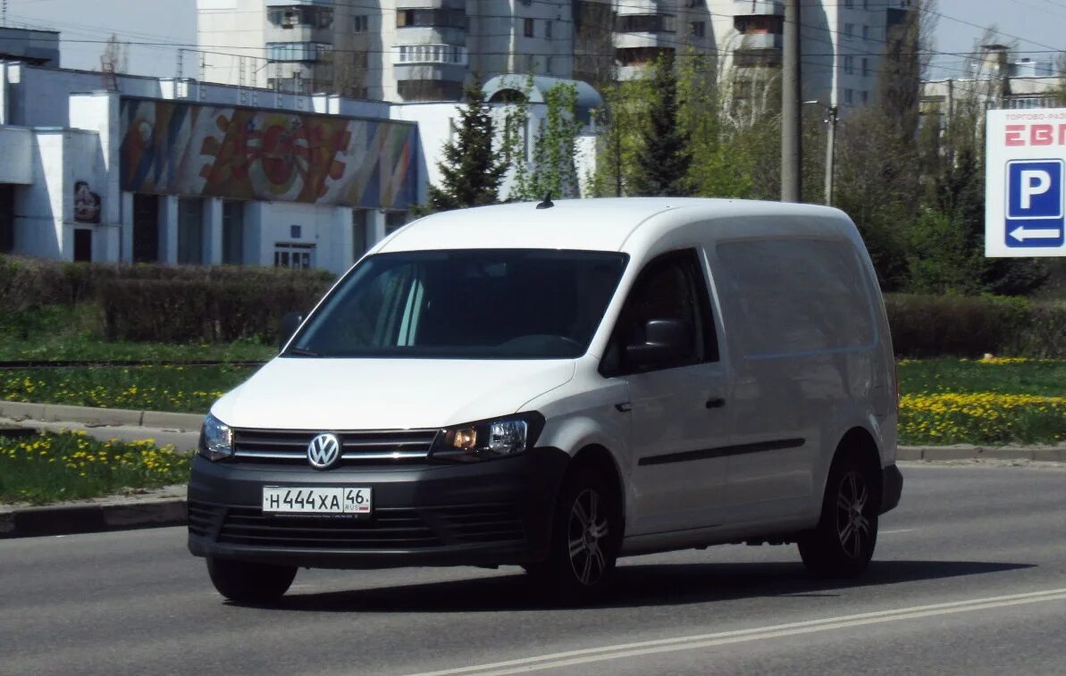 Продажа фольксваген москва. Фольксваген Кадди в Старом кузове. Фольксваген Кадди с российскими номерами. Фольксваген 46 Владимирский областной. Н611ха 46.