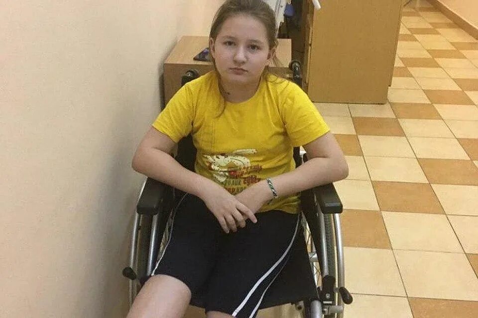 Дочь инвалид детства. Девочка в инвалидной коляске. Инвалид ДЦП.