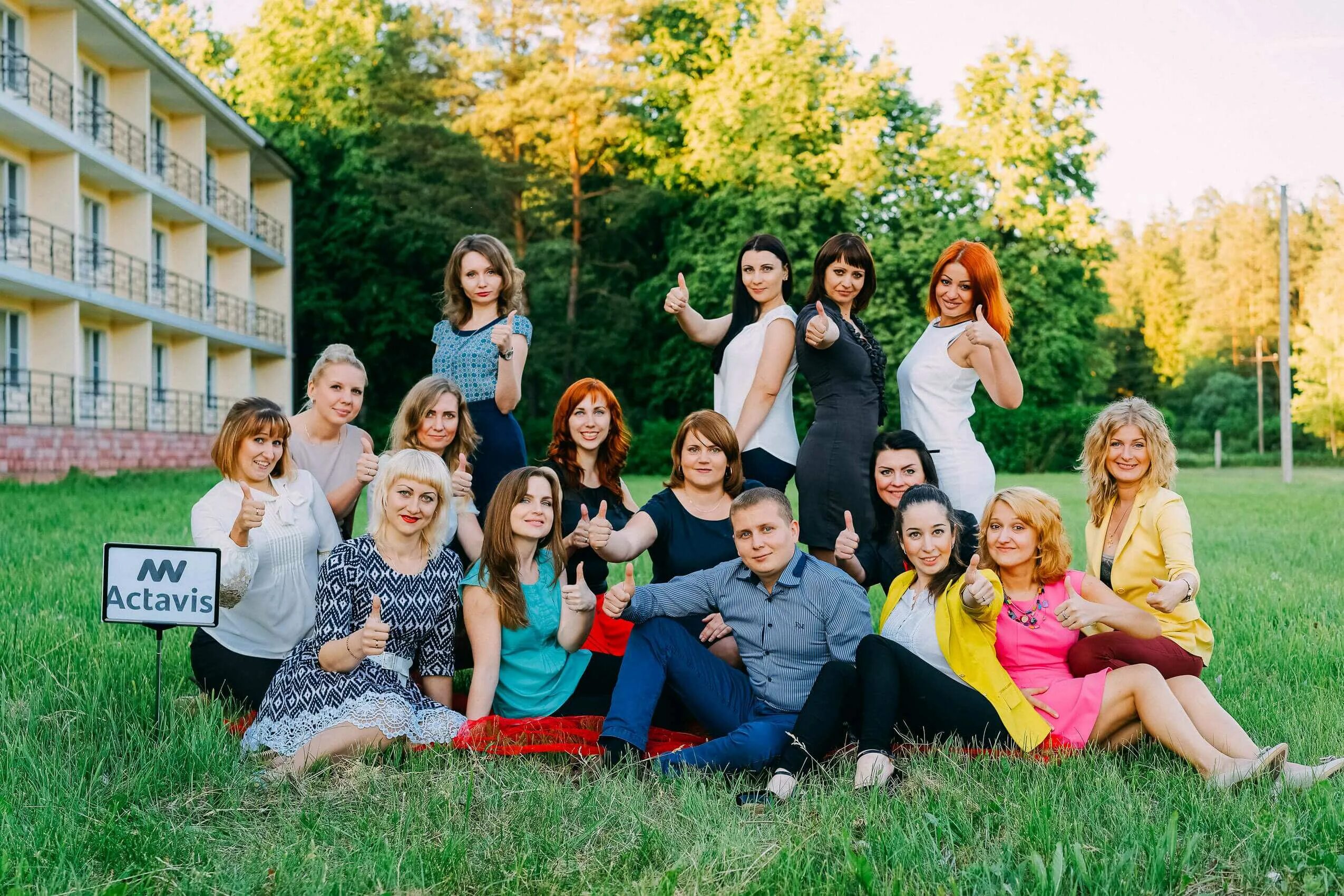 Picture generation. Групповая фотосессия. Фотосессия коллектива. Фотосессия выпускников на природе. Школьная групповая фотосессия.