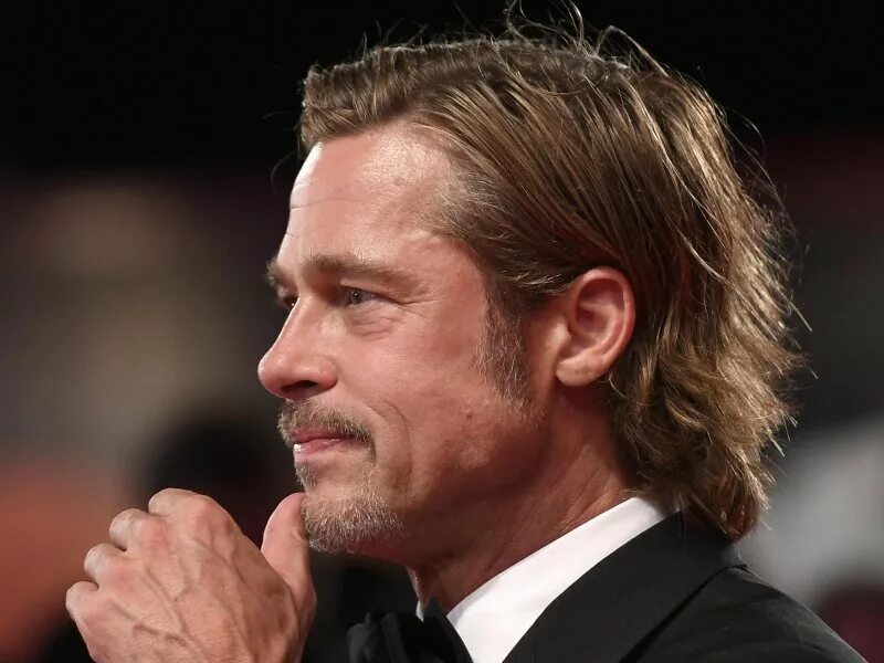 Брэд питт подтяжка 2024. Брэд Питт. Brad Pitt профиль. Брэд Питт нос. Брэд Питт сбоку.