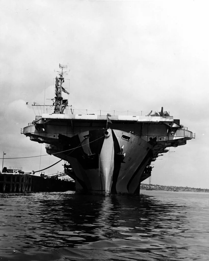 Cve 2025 36025. Uss gambier bay cve-73. uss gambier bay авианосец. uss gambier bay (cve-73) артикул: 40027. калинин бэй авианосец.