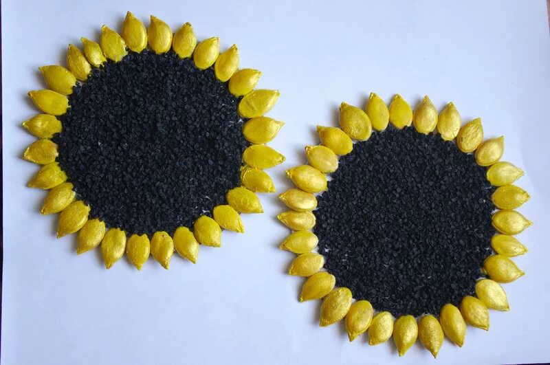 Поделка подсолнух. Панно подсолнухи. Подсолнух из ложек одноразовых. Букет из конфет подсолнухи из гофрированной бумаги. Поделка подсолнух.