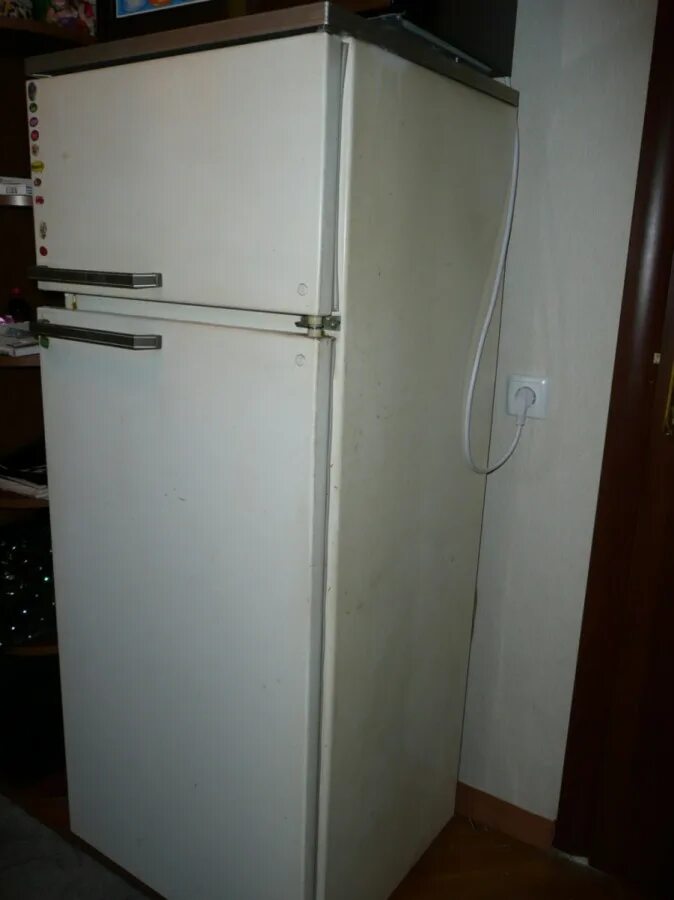 Холодильники б у в рабочем состоянии. Бэушные холодильники. Холодильник с рук. Продается холодильник. Старый холодильник рабочий.