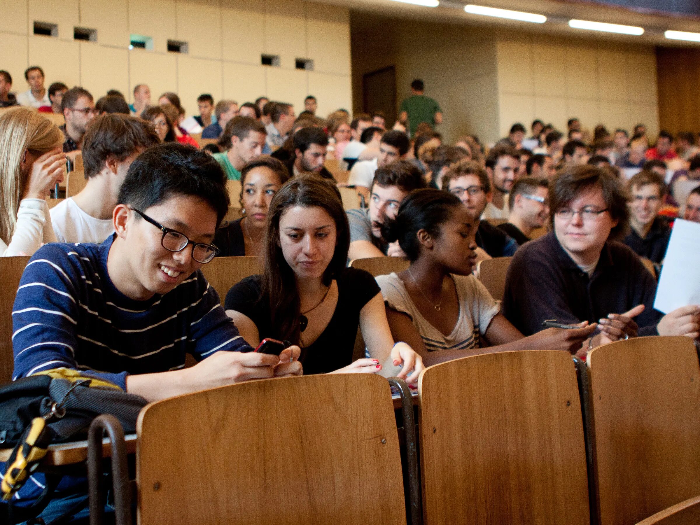 Students conference. Студенты в вузе. Университет студенты. Студенты европейских вузов. Поступление в университет.