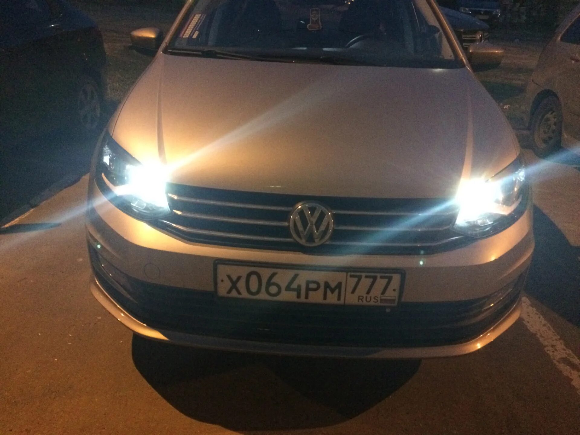 Polo sedan лампы. VW Polo Ближний свет. Габаритные лампы Фольксваген поло седан 2019. Лампа габаритная Фольксваген поло. Фольксваген поло 2014 год светодиодные габариты.