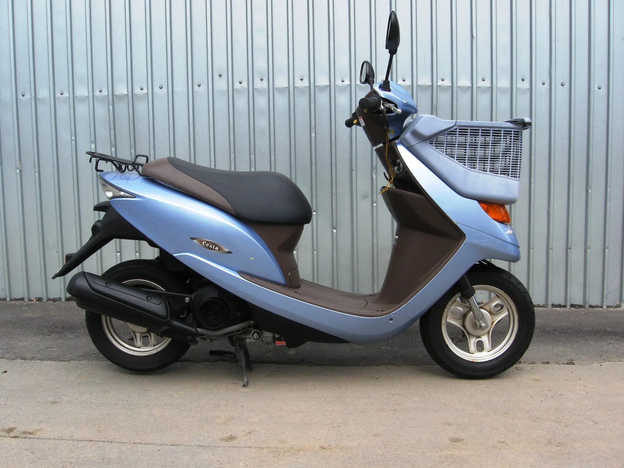 Скутер honda dio 50 кубов. Скутера японские авито. Марки японских скутеров. Скутера японские авито. Японский скутер 2005 года.