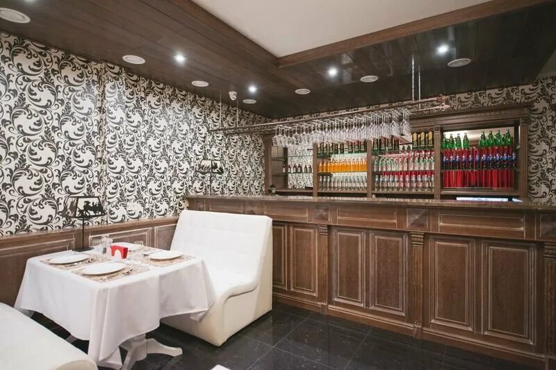 Смоленск кутузова 5. Гостиница кутузов смоленск. Арт отель кутузова смоленск. Микей кутузова 5 смоленск. Смоленск кутузова 5.