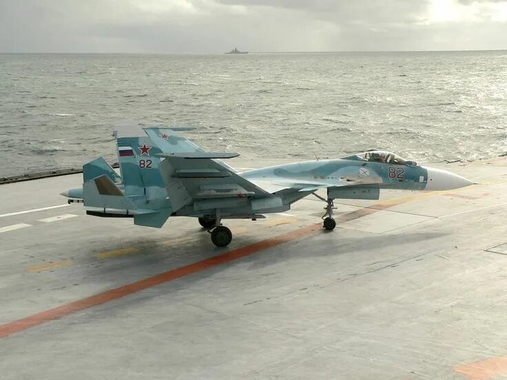 Су 27 палубный. Су палубный истребитель. Су-33 палубный истребитель. Палубная авиация к27. Су 27 палубный.
