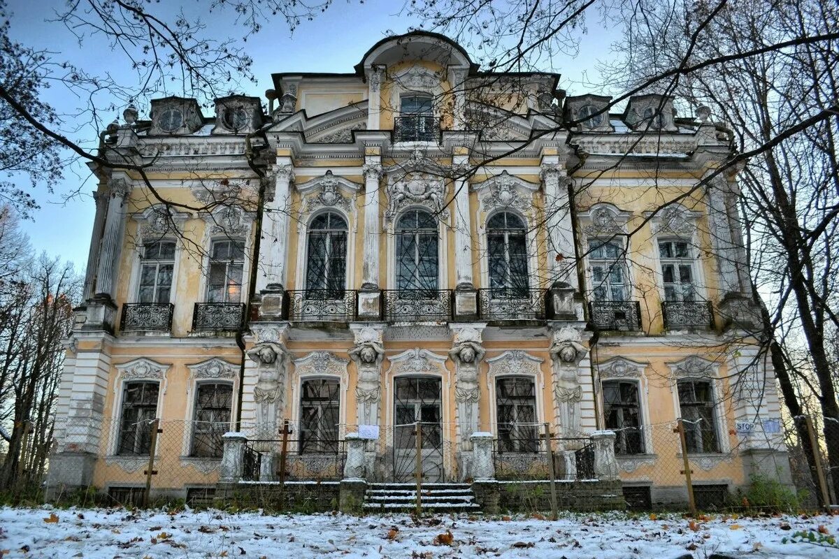 В усадьбе был старинный. Собственная дача Петергоф Штакеншнейдер. Усадьба Мордвинова Петергоф. Дача Романовых Петергоф. Дворец Максимилиана Лейхтенбергского.