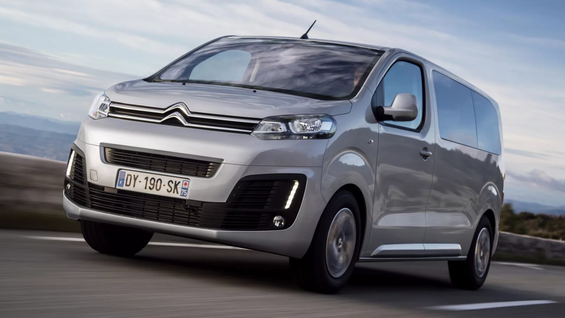 Citroen SPACETOURER Peugeot. Citroen Space Tourer. Микроавтобус Ситроен Space Tourer. Ситроен Спейс Турер 2017.