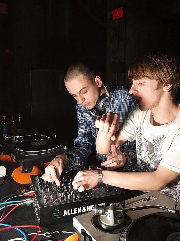 дуэта easy changes. Nabijon studio change. Easy changes. Easy changes биография. Easy changes.