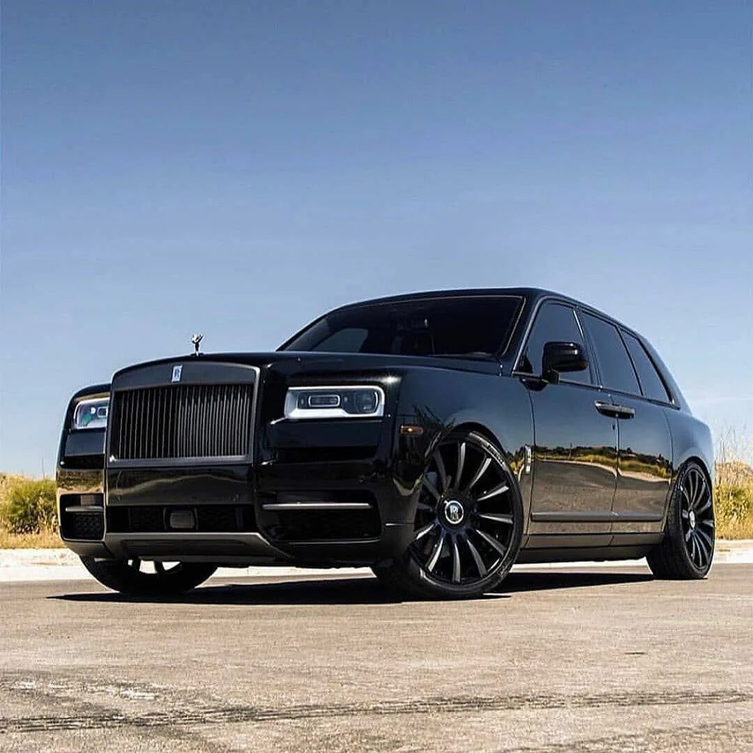 Роллс калина. Rolls-Royce Куллинан. Роллс Ройс джип. Rolls Royce Cullinan черный. Ролс РЛС Калинан.