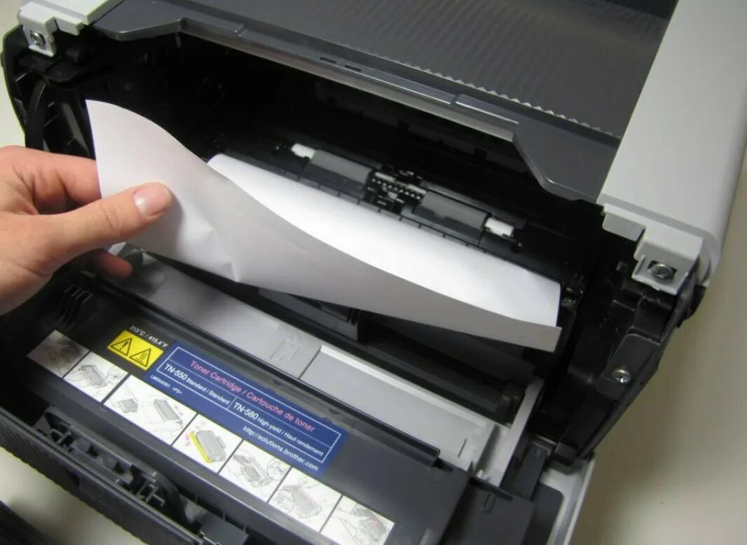Зажевало бумагу принтер canon. Принтер Pantum 2516 бумага застряла. Принтер 3210 Эпсон зажевало бумагу.