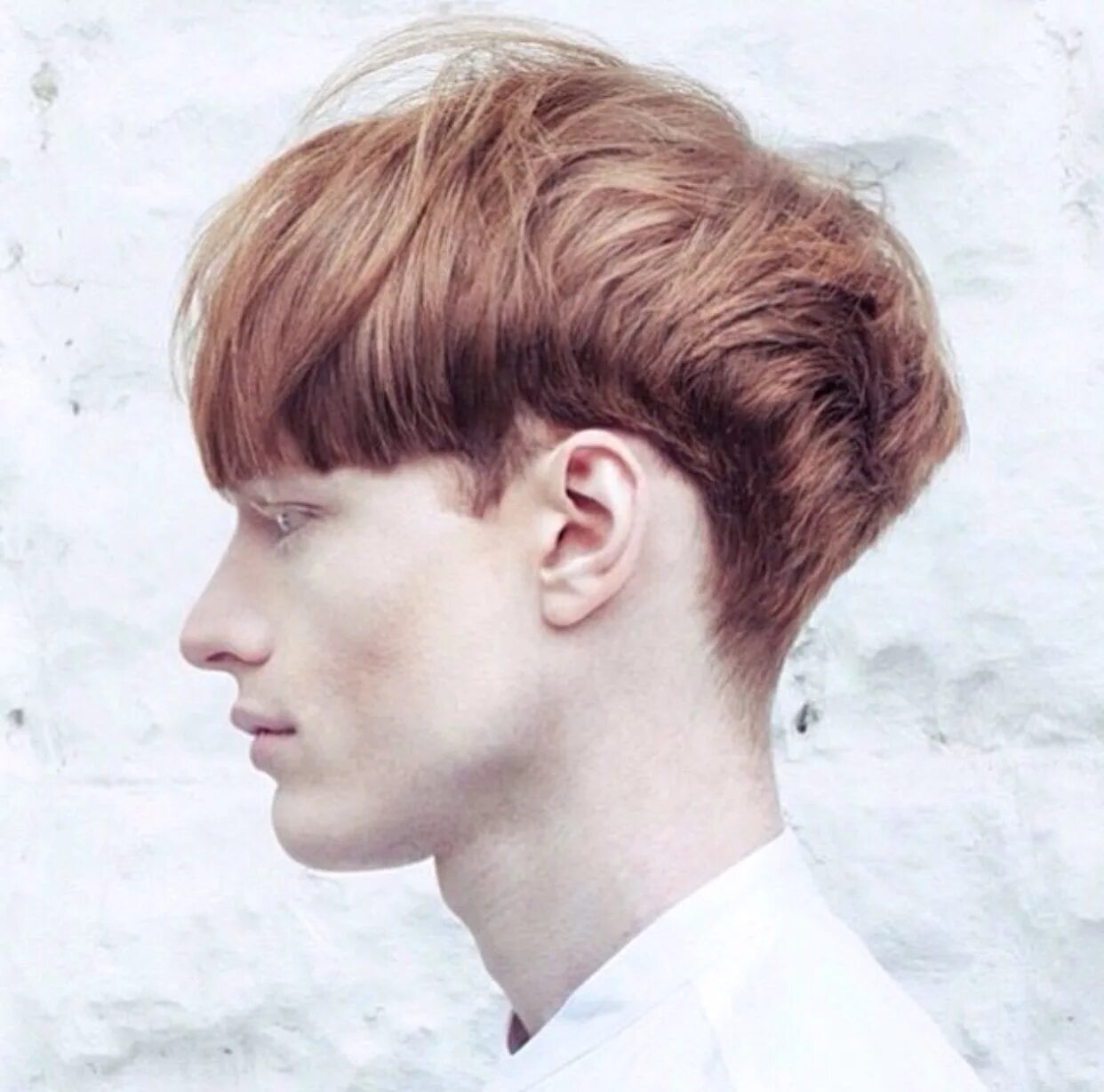 Шапочка с плавным переходом. Bowl Cut стрижка мужская. Стрижка шапочка мужская 2023. Прическа шапочмужская. Прическа под шапочку мужская.