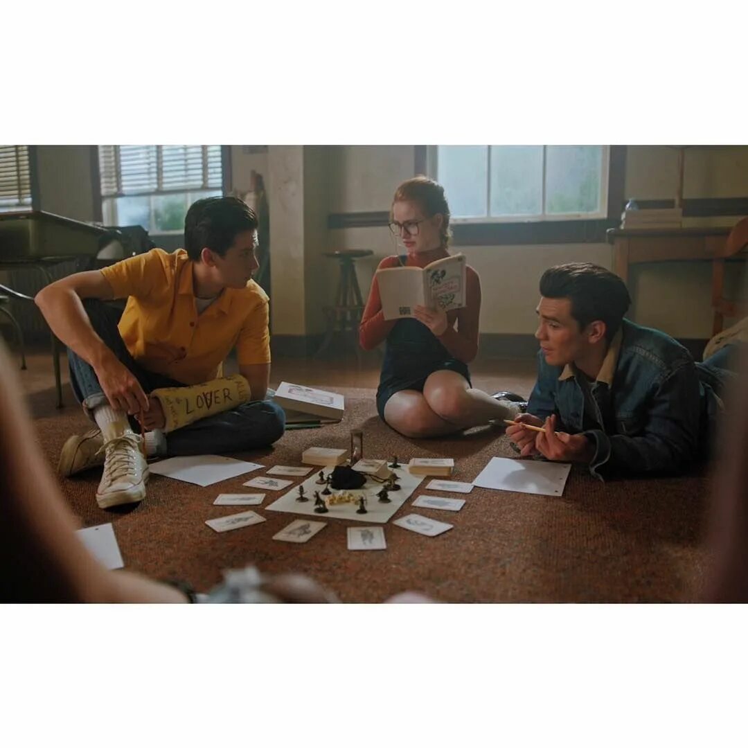 They like to play games. Ролевые игры Эстетика. Riverdale playing games. Игра в Тэг обсуждение.