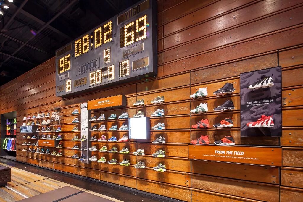 Nike Retail Store. Nike Store Design. Витрина магазина найк. Фирменный магазин Nike.