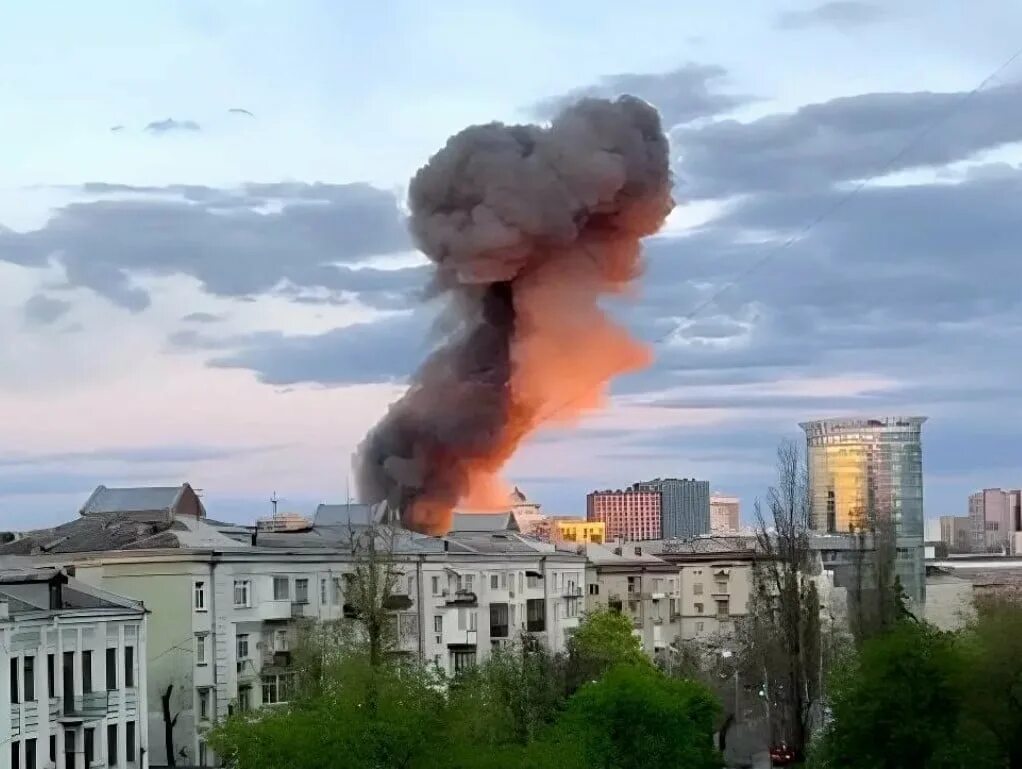 Удар возмездия по украине сегодня новости. Взрывы в Киеве. В Киеве прогремели два взрыва.