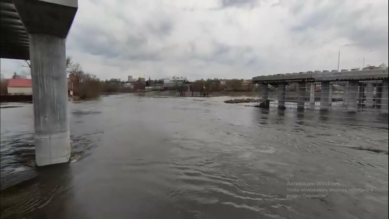 Паводок брянск. Наводнение картинки. Паводок природа. Десна паводок. Весенний паводок картинки.