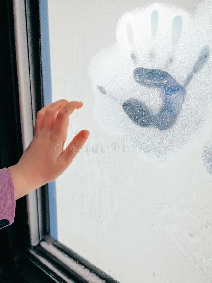 Олеофобное покрытие на защитном стекле. Отпечаток руки на запотевшем стекле. Защитная пленка для стекла. Стекло не оставляющее отпечатков. Стекло не оставляющее отпечатков.