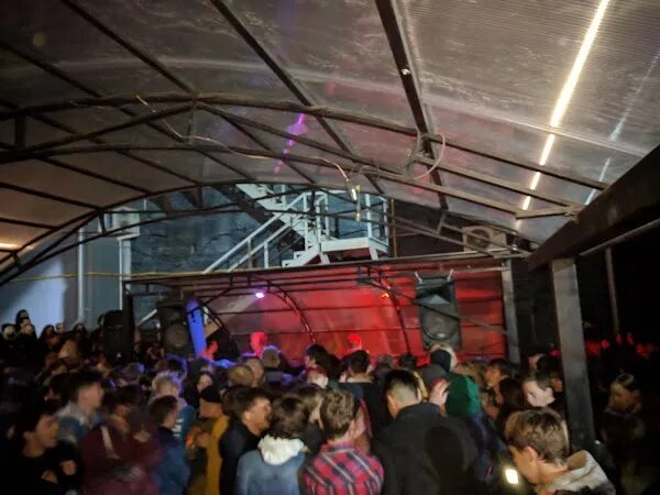 Джаз кафе макаревича. Джем бар казань. Бар базар казань. Jam bar казань. Клуб джем казань.