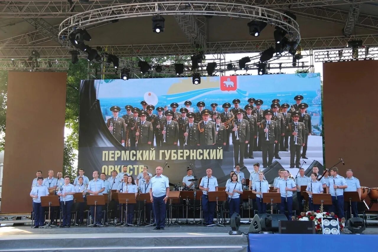 Концерт Пермского губернского оркестра в Перми. День Победы оркестр. Оркестр МЧС Пермь. Пермский Губернский оркестр на Каме. Пермский оркестр