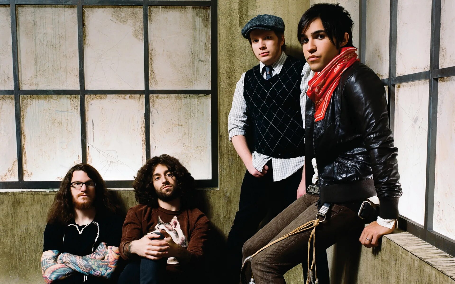 Fall in and out. Группа fall out boy. фоллаут бой группа. fall out boy 2007. группа fall out boy 2007.