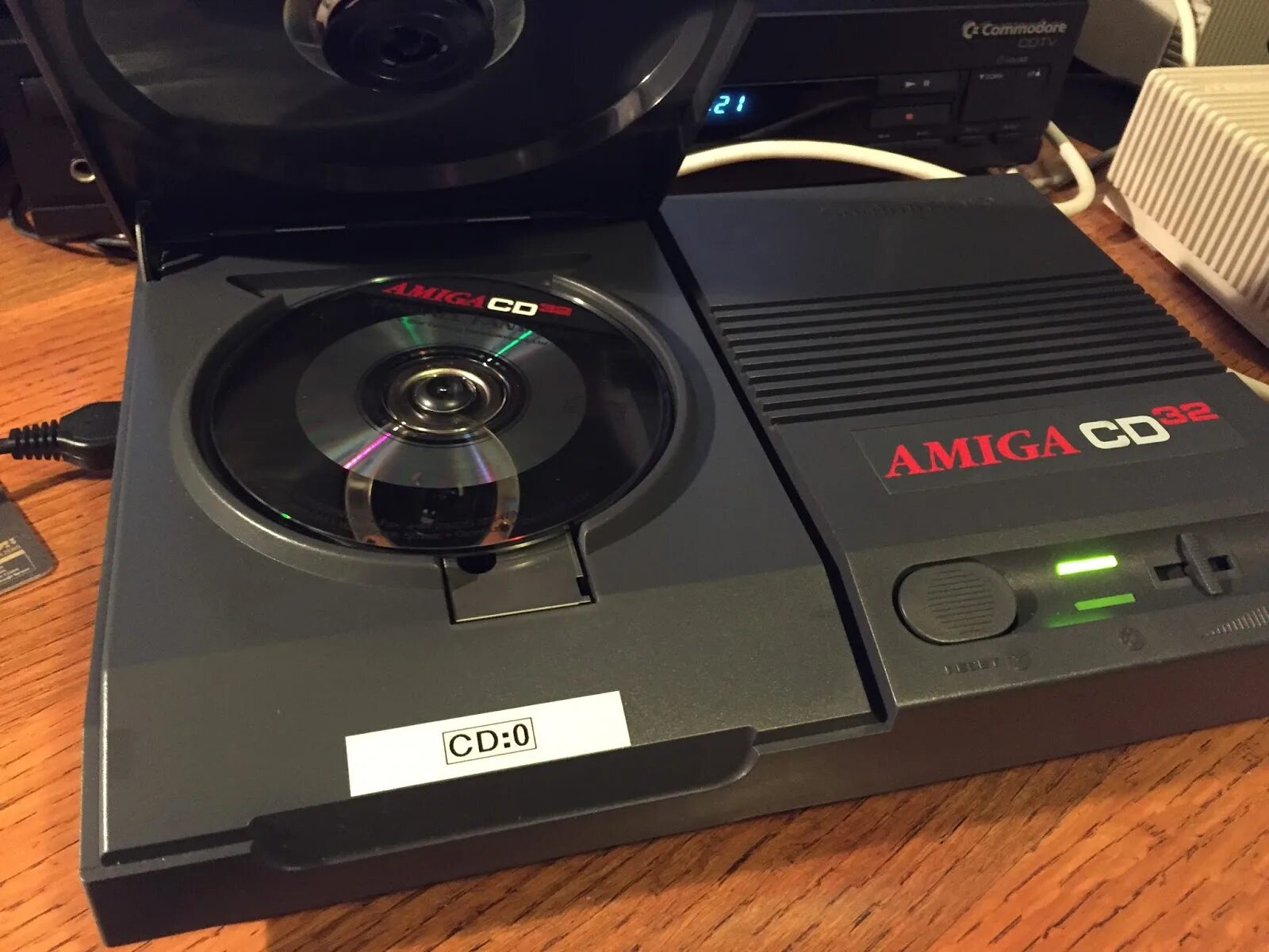 Amiga cd32. Commodore amiga cd32. Amiga CD 32 Mouse. Amiga cd32 клавиатура.
