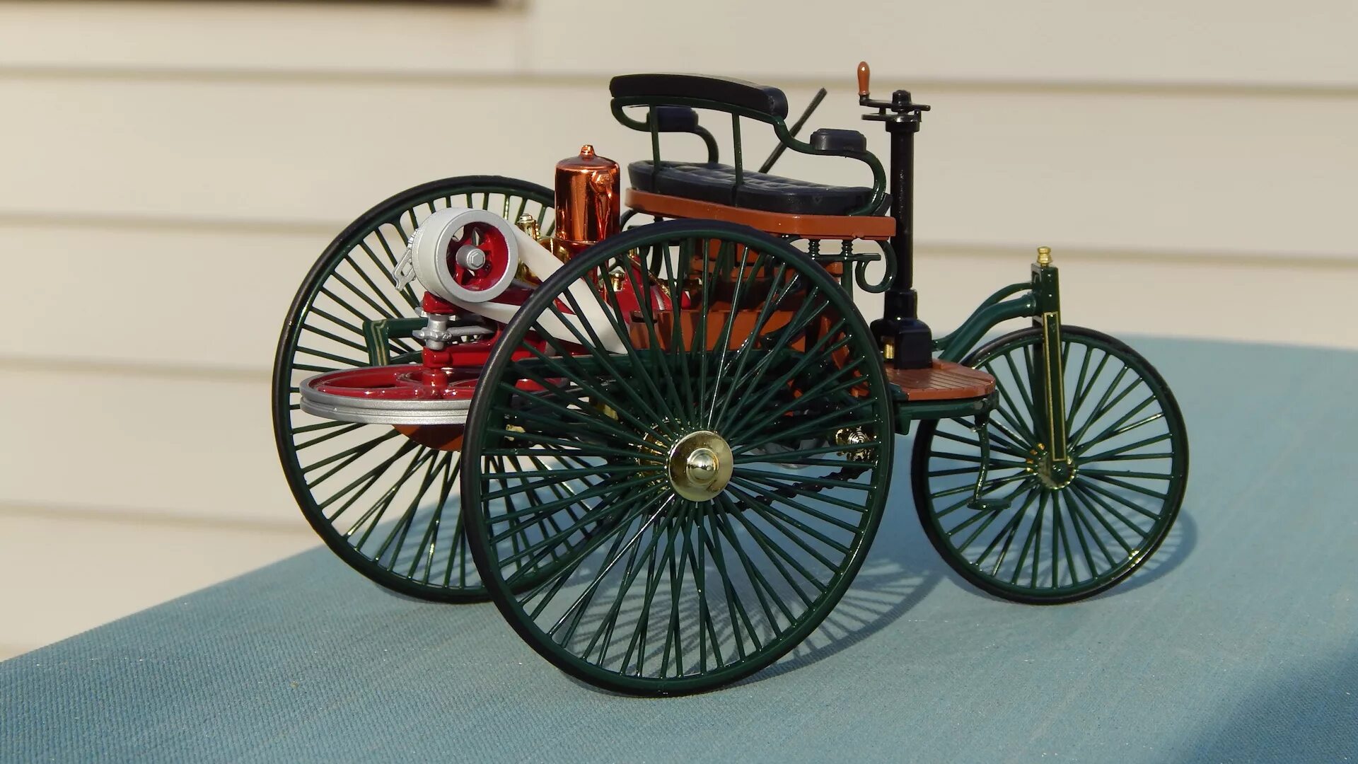 Первый автомобиль бенца. Benz Patent-Motorwagen 1886. Мерседес Бенц первый автомобиль 1886.
