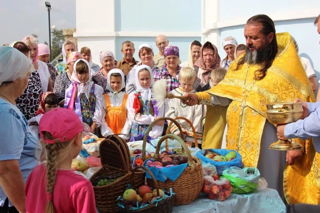 Какие праздники спас. Яблочный спас празднование. Народные праздники яблочный спас. Праздник спас яблочный празднование. Яблочный спас детям о празднике.