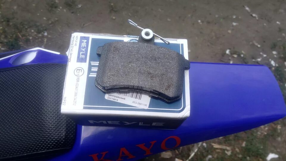 Колодки ap 05p1377. Колодки задние на ауди 80 б4. Колодки тормозные задние ауди а4 б6. Колодки тормозные задние ауди 100. Задние колодки ауди 100.