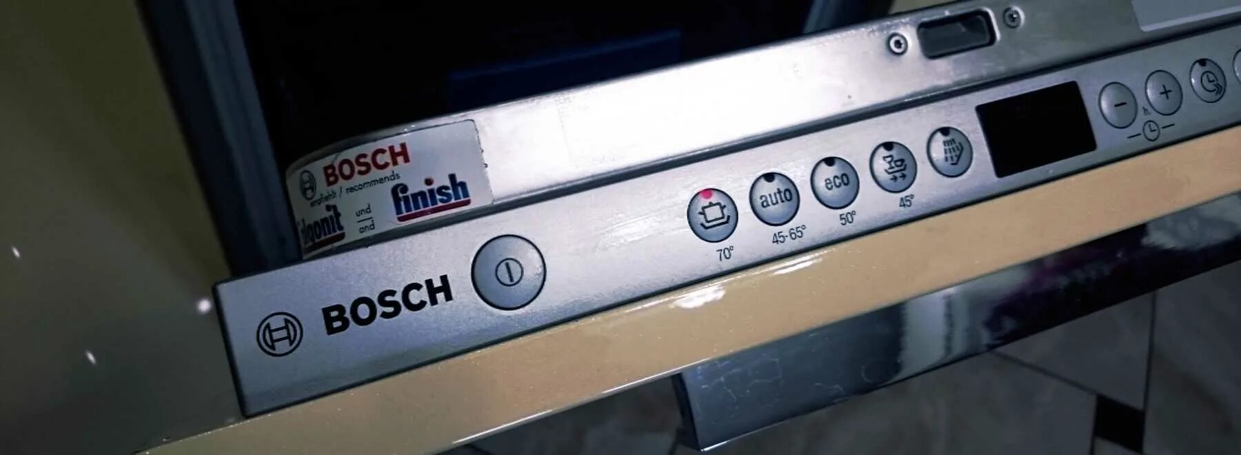 Машина включается bosch. Обозначение значков на встраиваемой посудомоечной машине Bosch. Посудомоечная машина Bosch обозначения на панели. Посудомоечная машина бош ошибка е15. Bosch посудомоечная машина sgv4hmx1fr.