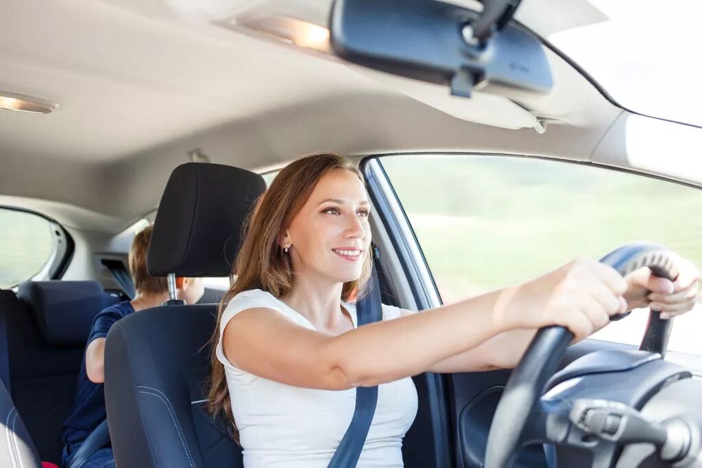 Управлять автомобилем лёжа. Young woman Driving. Машина Happy moment. Drive a car in Czech. Drive s car she