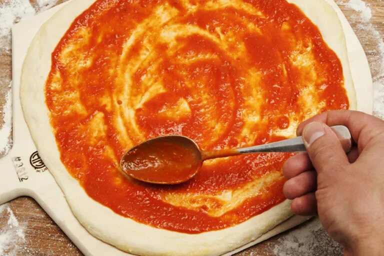 Тесто соус мясо. Pizza Dough and Sauce Top Veiv. Pizza Dough and Sauce from the Top.