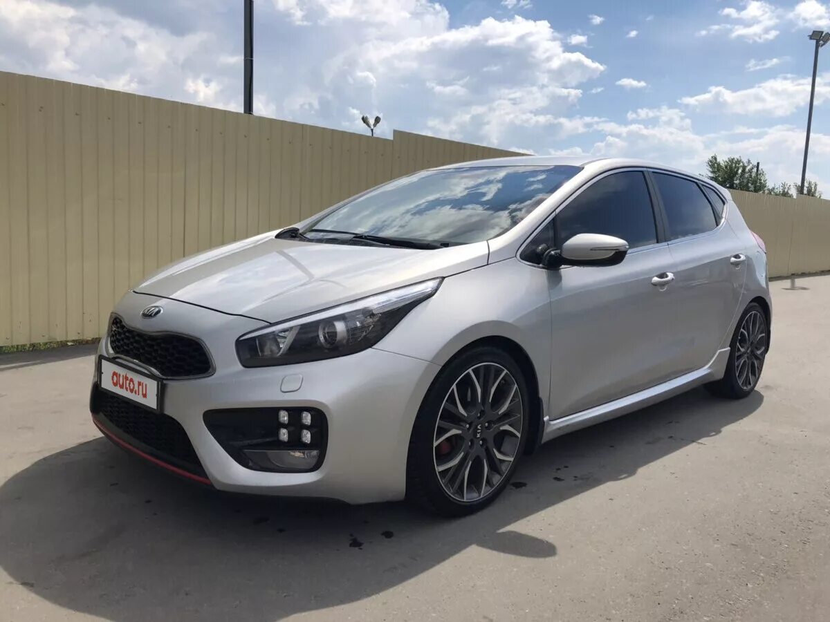 Kia Ceed gt 2015. Kia Ceed 2015 хэтчбек серебристый. Kia Ceed 2015 хэтчбек на дисках. Диски Киа СИД 2015.